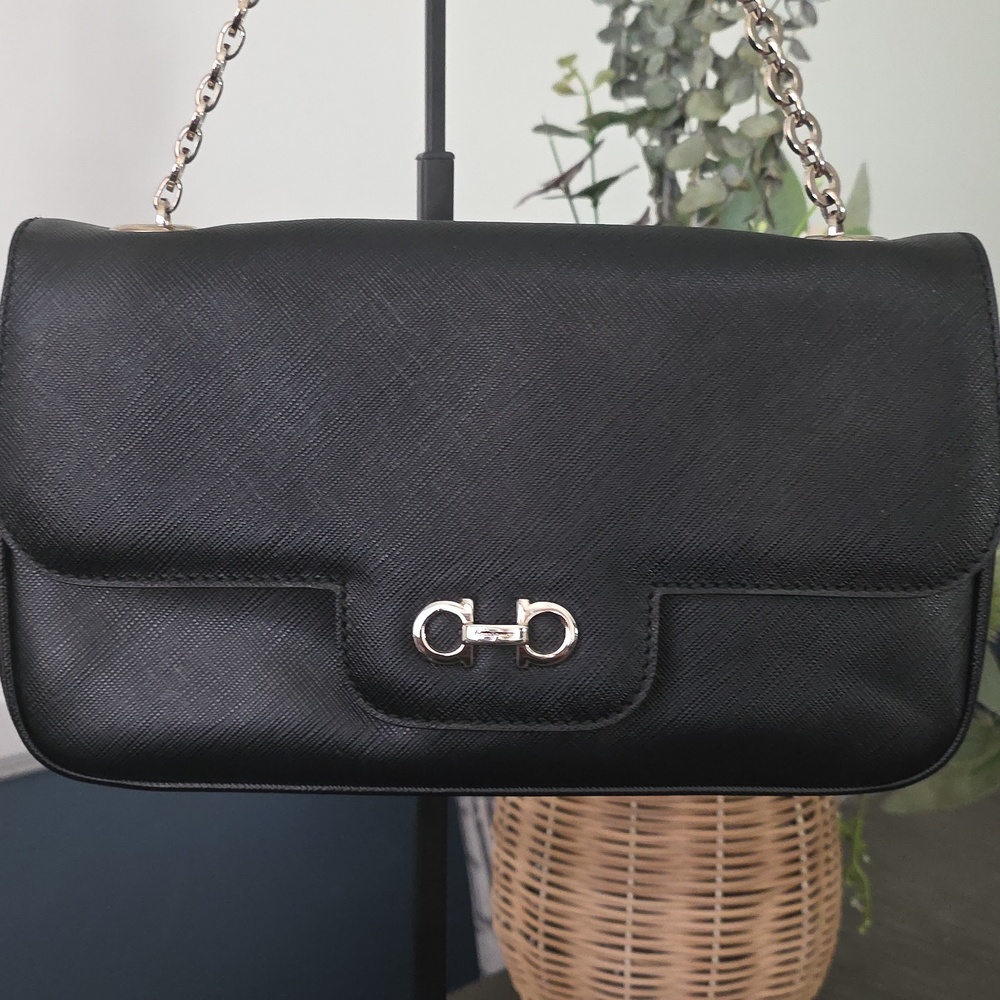 💯 AUTHENTIC Salvatore Ferragamo Rory Chain Shoulder Bag